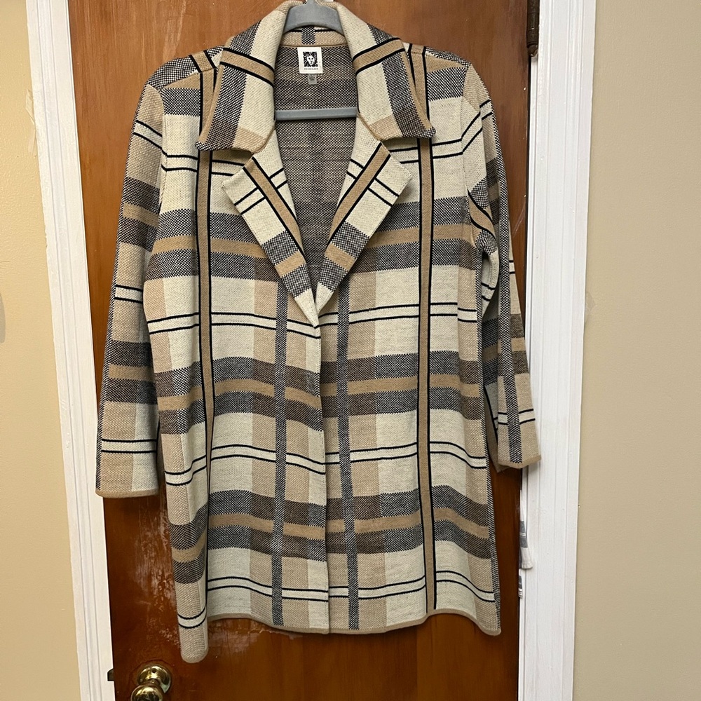 Anne Klein Beige Black Plaid Stylish Womens Coat
Winter Good condition L.